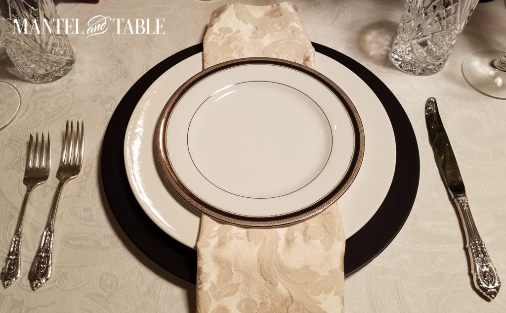 Are you sharing Valentine's Day dinner with your tribe? Even if you don't want hearts, your table setting can be a lovely subtle nod to the occasion!