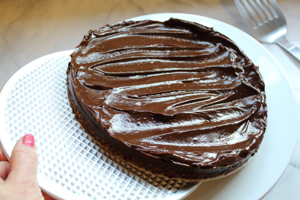 No willpower necessary! Here's a recipe for a totally decadent raw, vegan, gluten-free, sugar-free, Paleo Chocolate Hazelnut Tart you'll love!