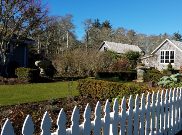 Lovely lawn and garden in Oysterville home