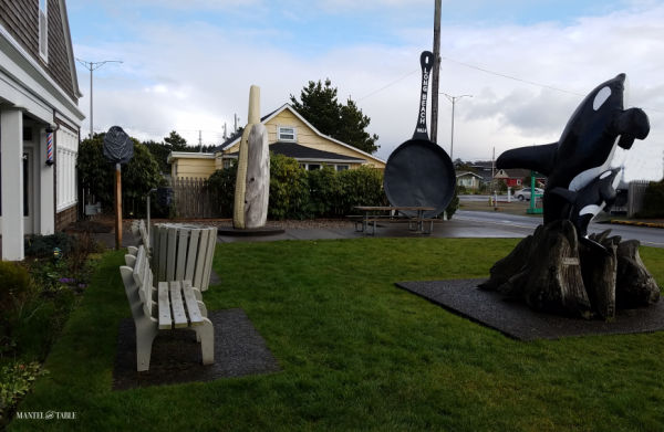 City park with huge ear of corn, skillet, and whale sculptures