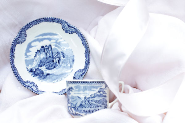 Old Britain Castles pattern teacup blue & white on pink background