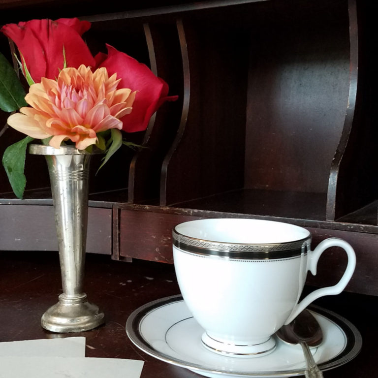 Noritake teacup with rust and red flowers