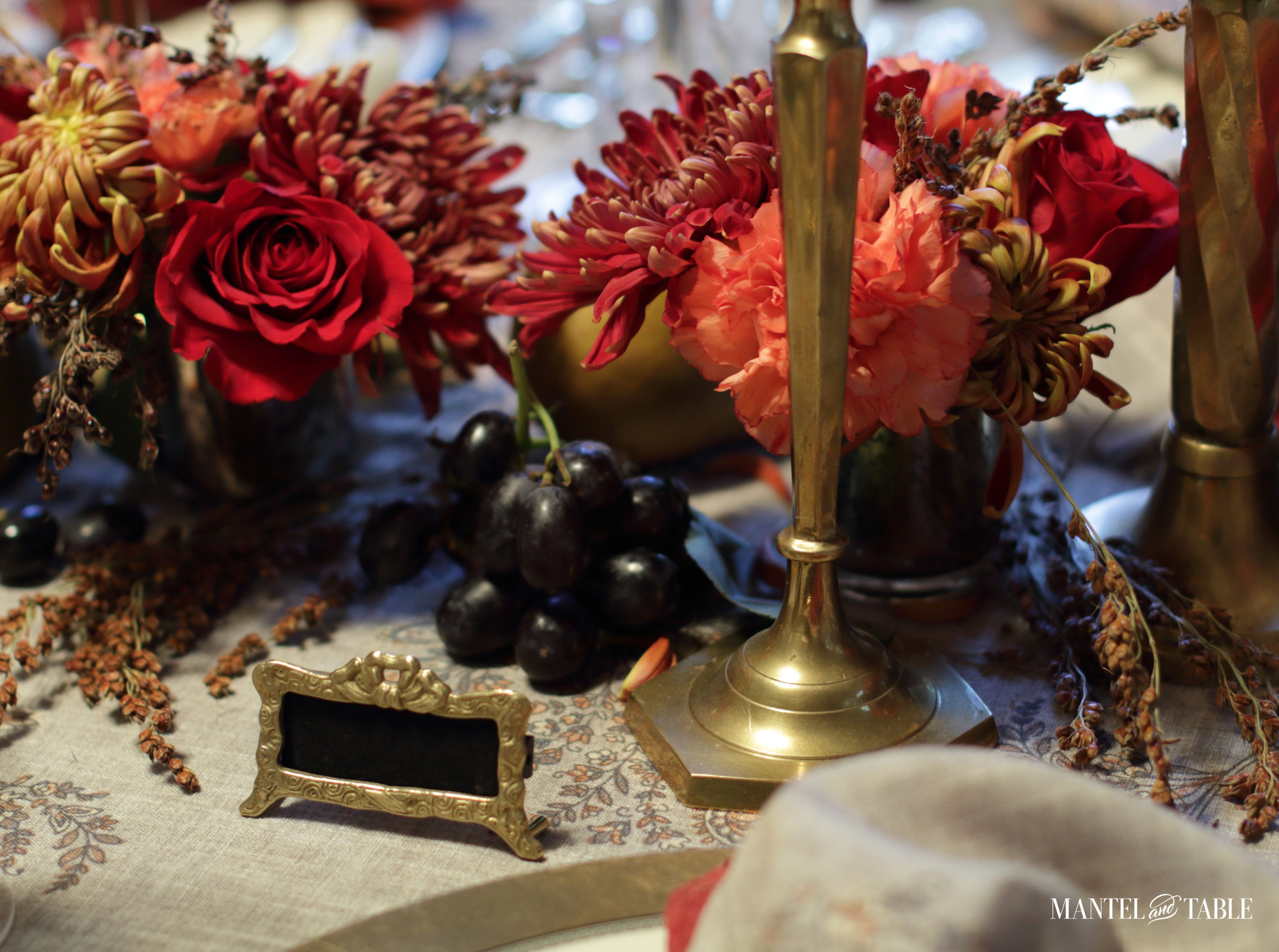 Thanksgiving Tablescape - centerpiece and place card holder