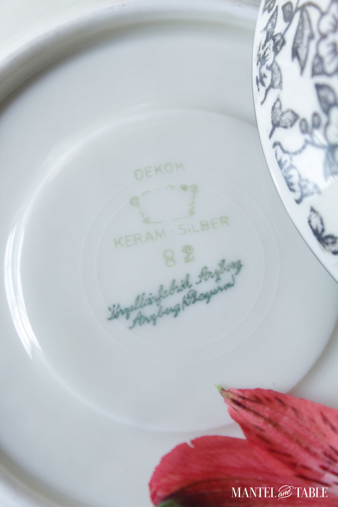 Closeup of saucer backstamp
