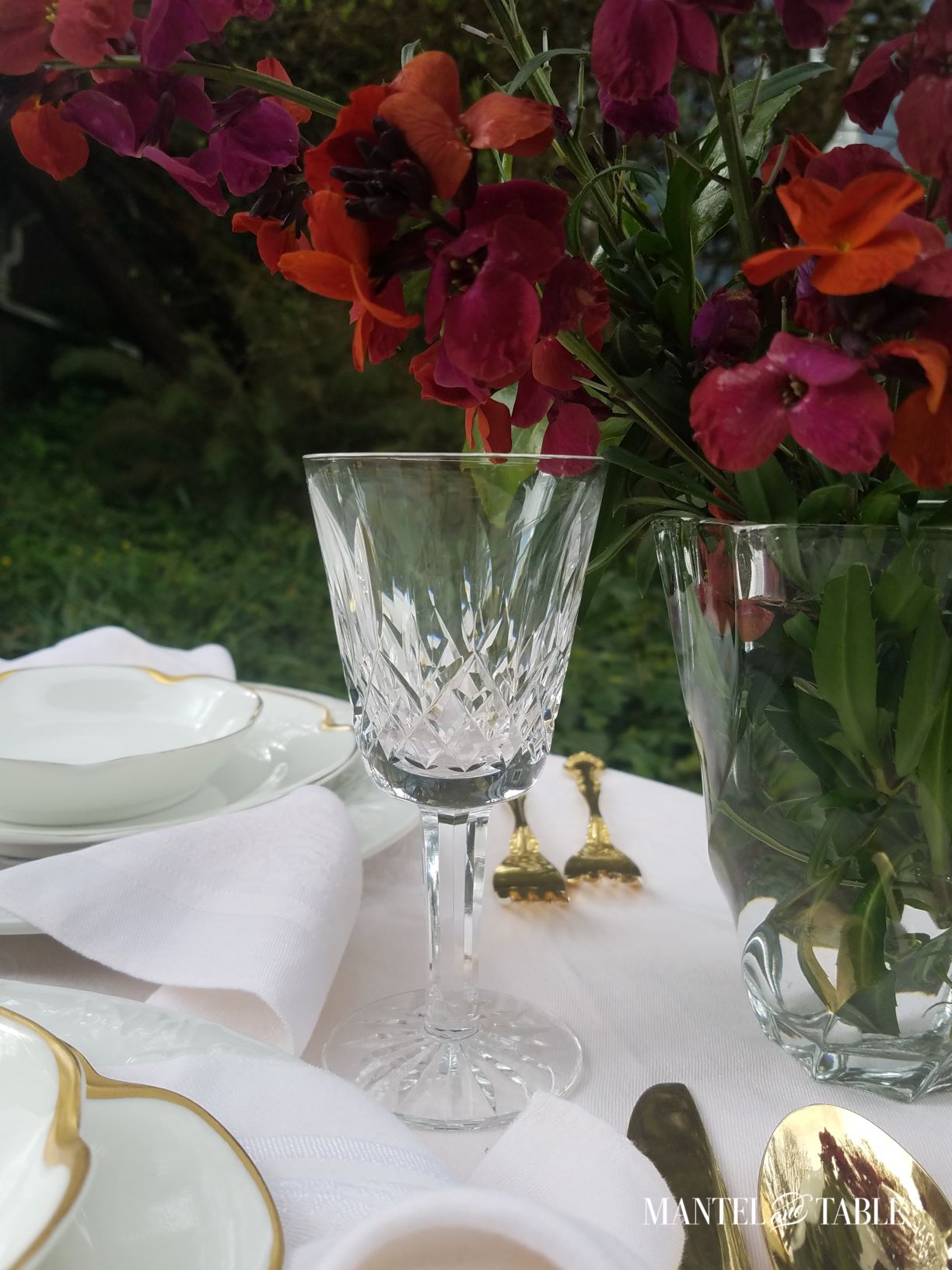 Crystal glass in pink table setting