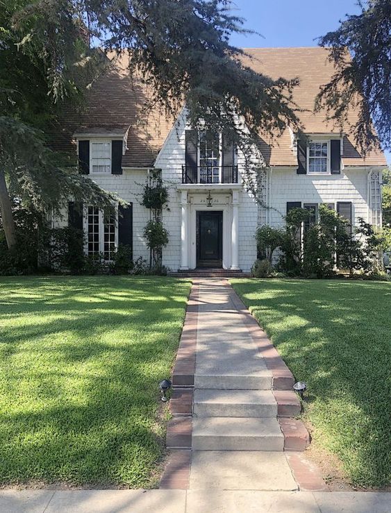 My Favorite Blogs - My 100 Year Old Home front of house
