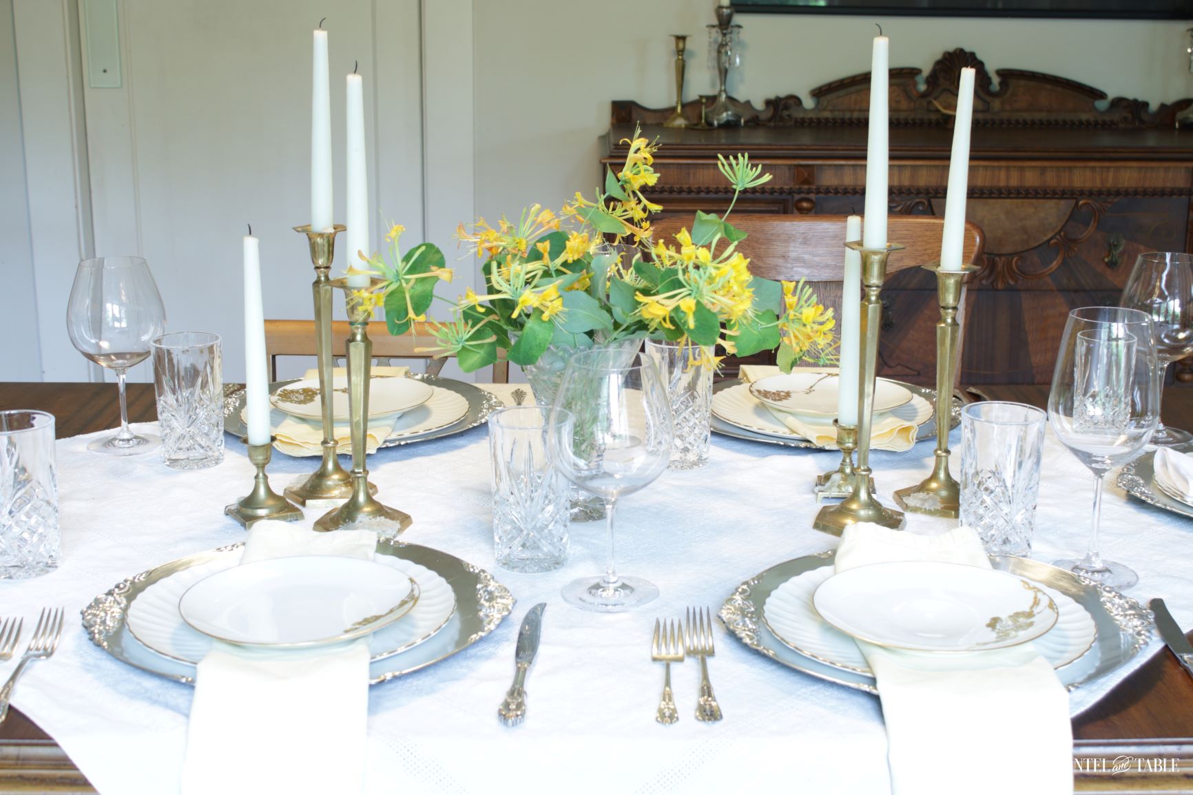 Full table side view