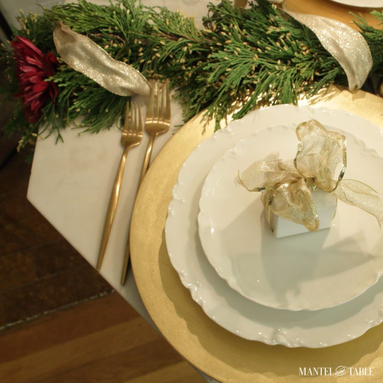 Tablescape For Two ~ How To Make it Cozy at Christmas