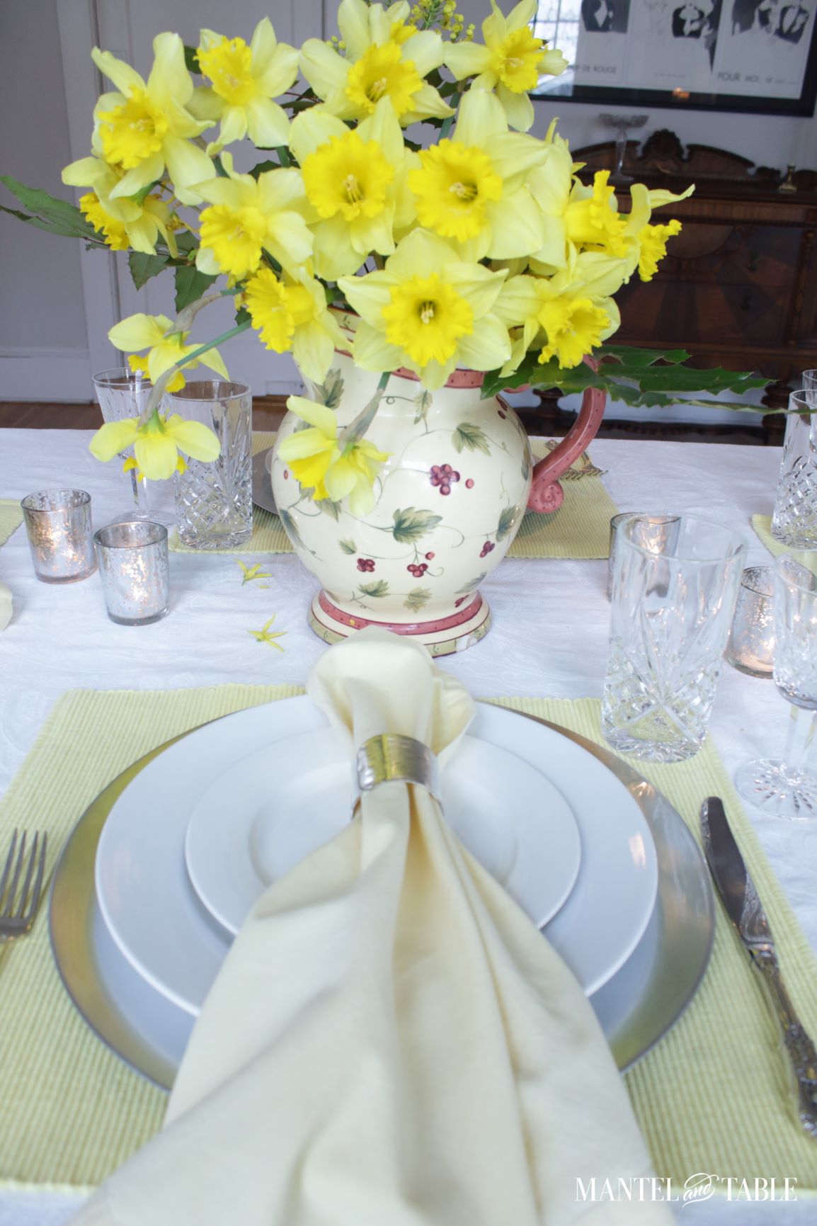 Daffodil table setting with one place setting and centerpiece