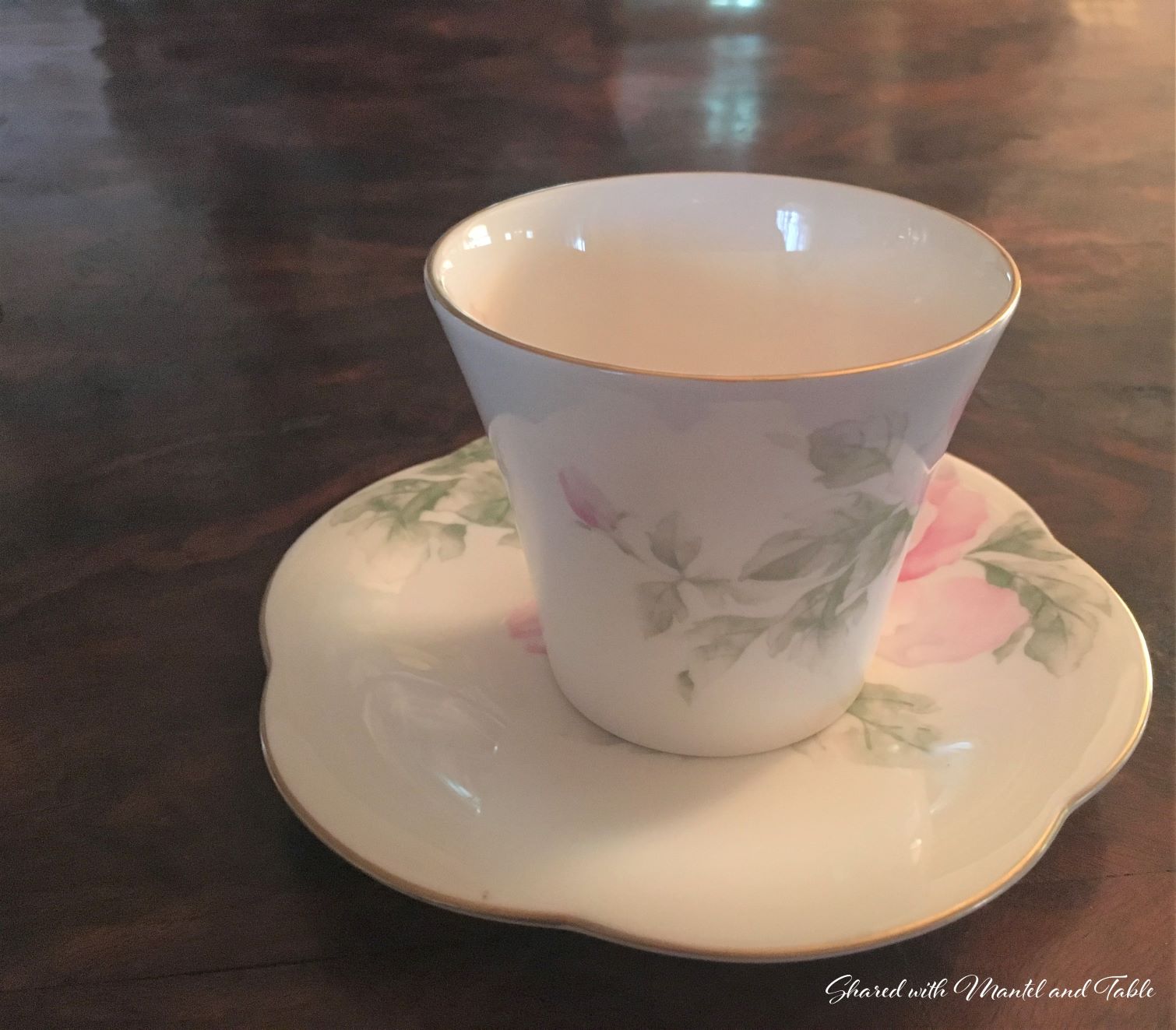 End view of Traveling Teacup and saucer