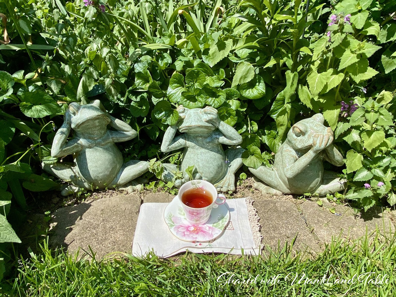 Teacup on the border with 3 green See/Hear/Speak No Evil frog statues