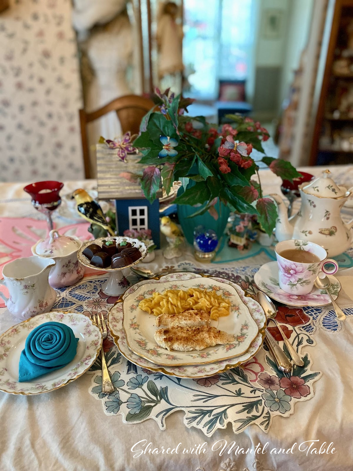 Dinner place setting with Traveling Teacup