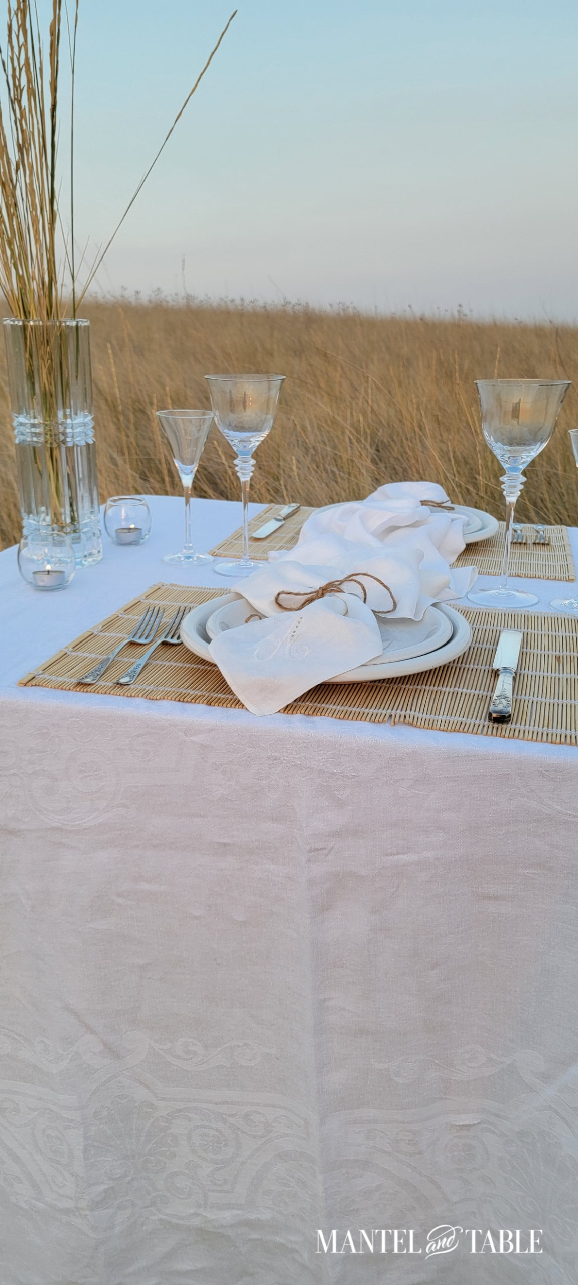 Full fron view of Wheat field tablescape