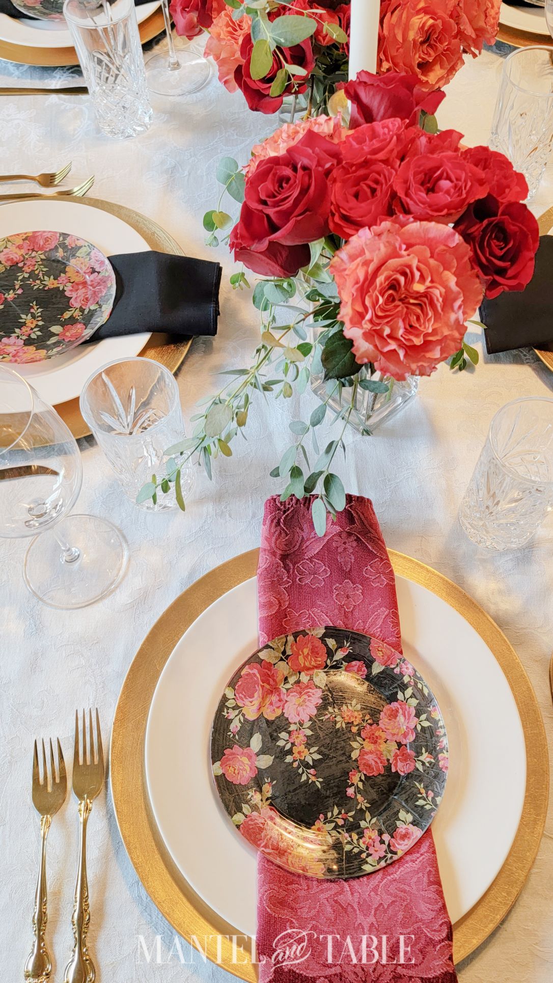 easy and beautiful tablescape - place setting with different napkin and flatware