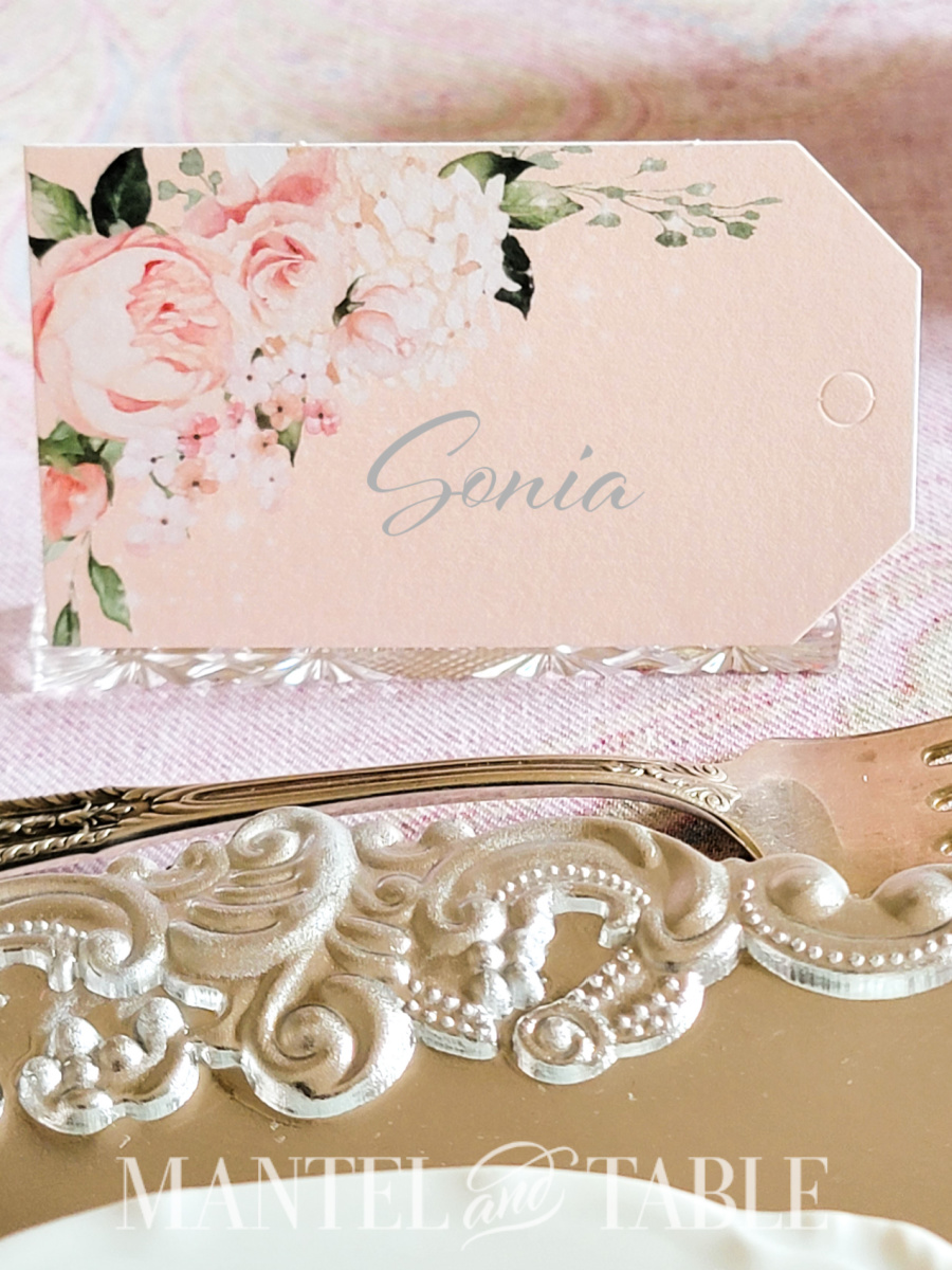 Organize a tea party - place card closeup
