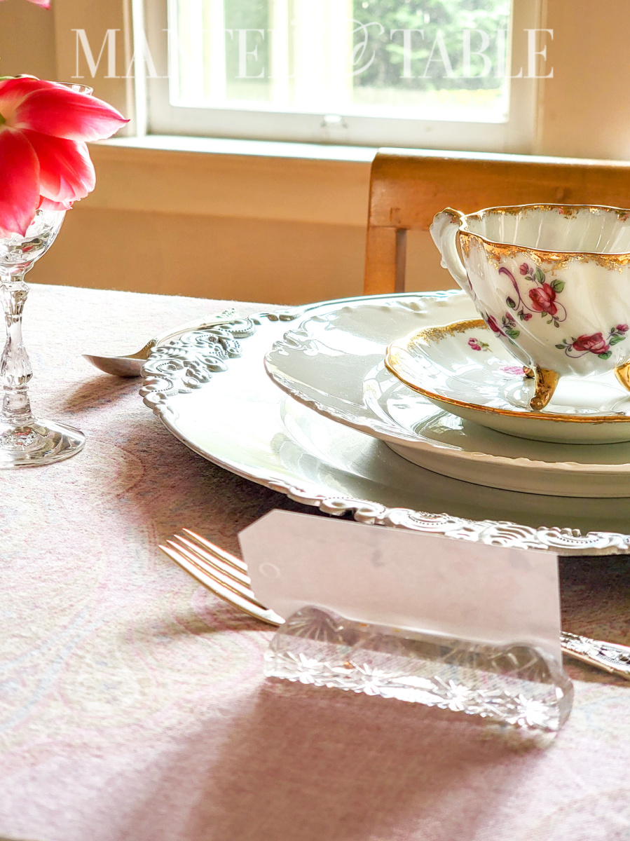 Organize a tea party - crystal knife rest as a place card holder