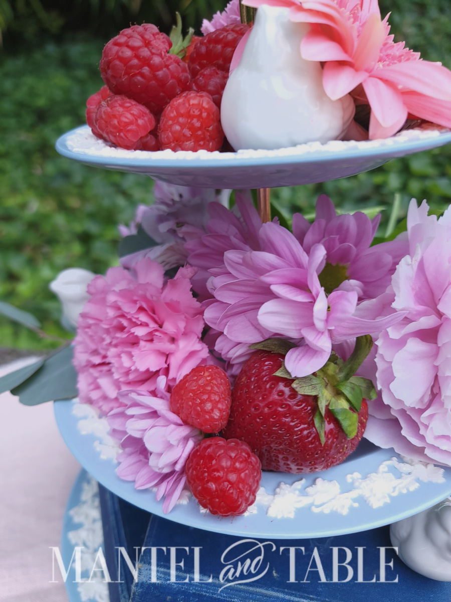Summer tray decor - top two tiers closeup