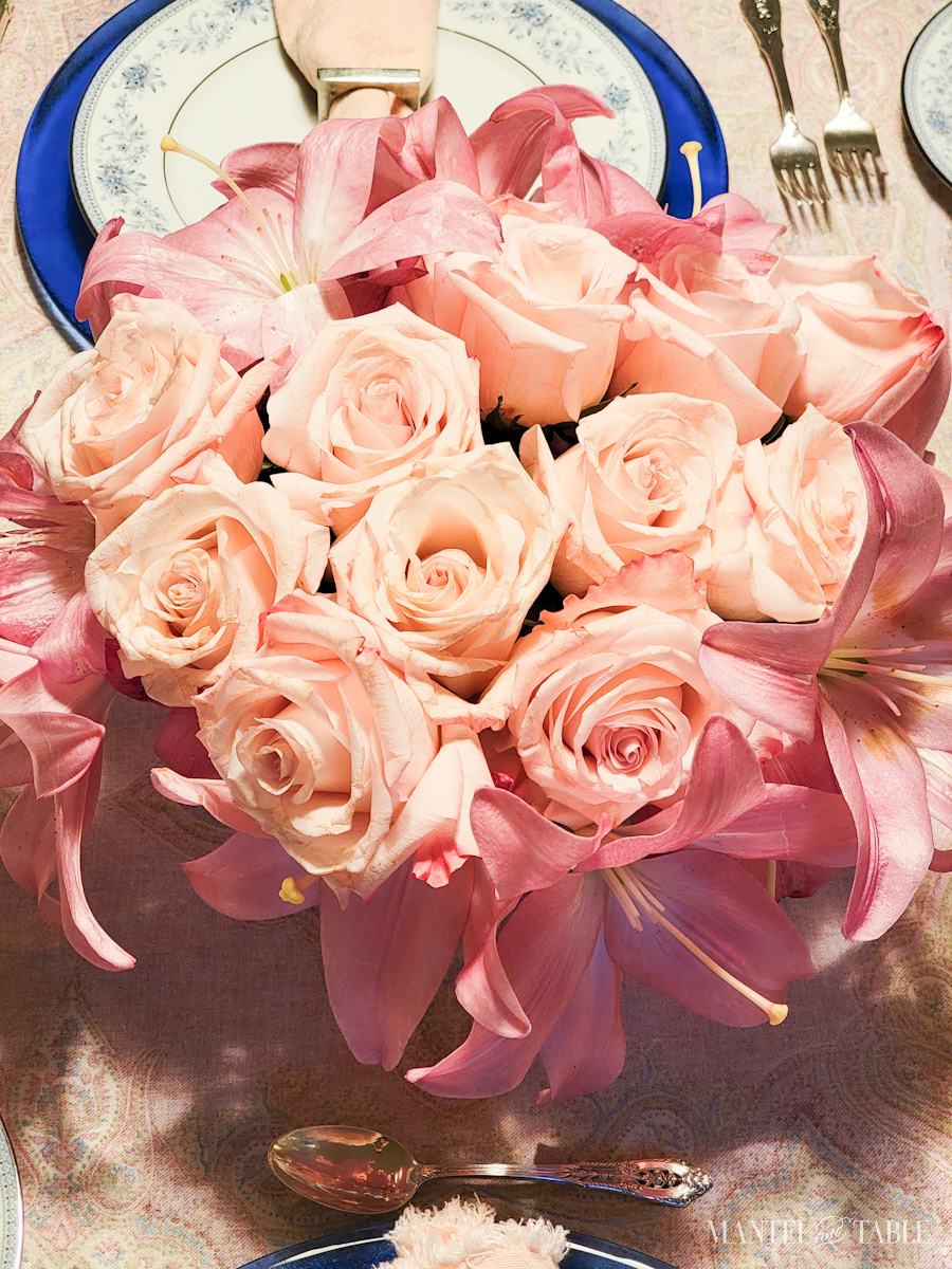 Pink roses and lilies in a table centerpiece