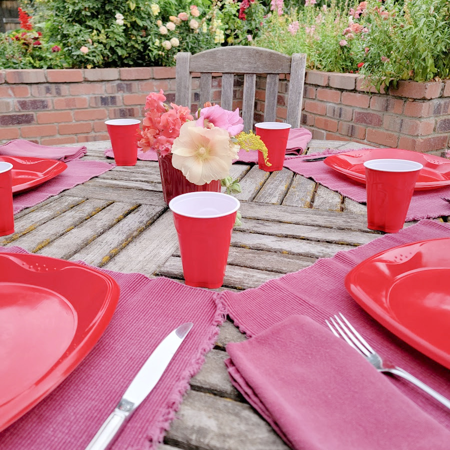 Plastic plate tablescape! Can it actually be beautiful?